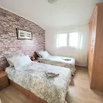 Hana Apartment *
