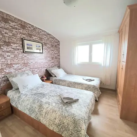 Hana Apartment *